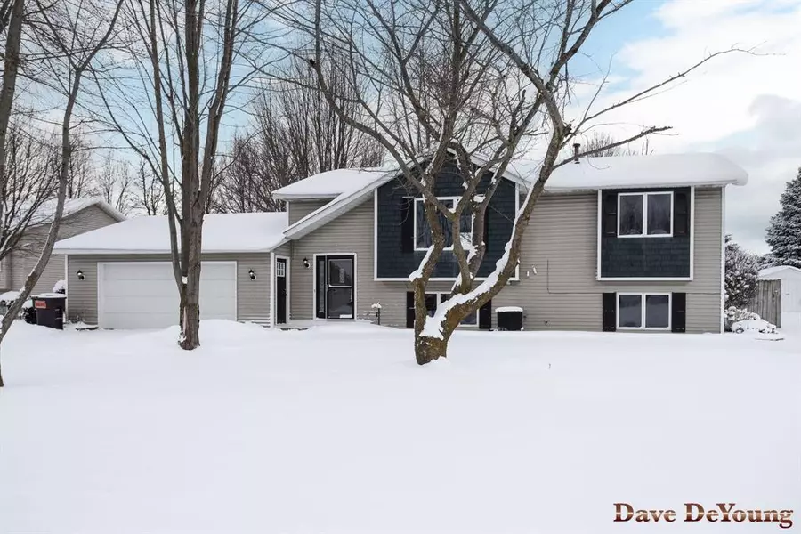 10531 Northfield Drive, Zeeland, MI 49464