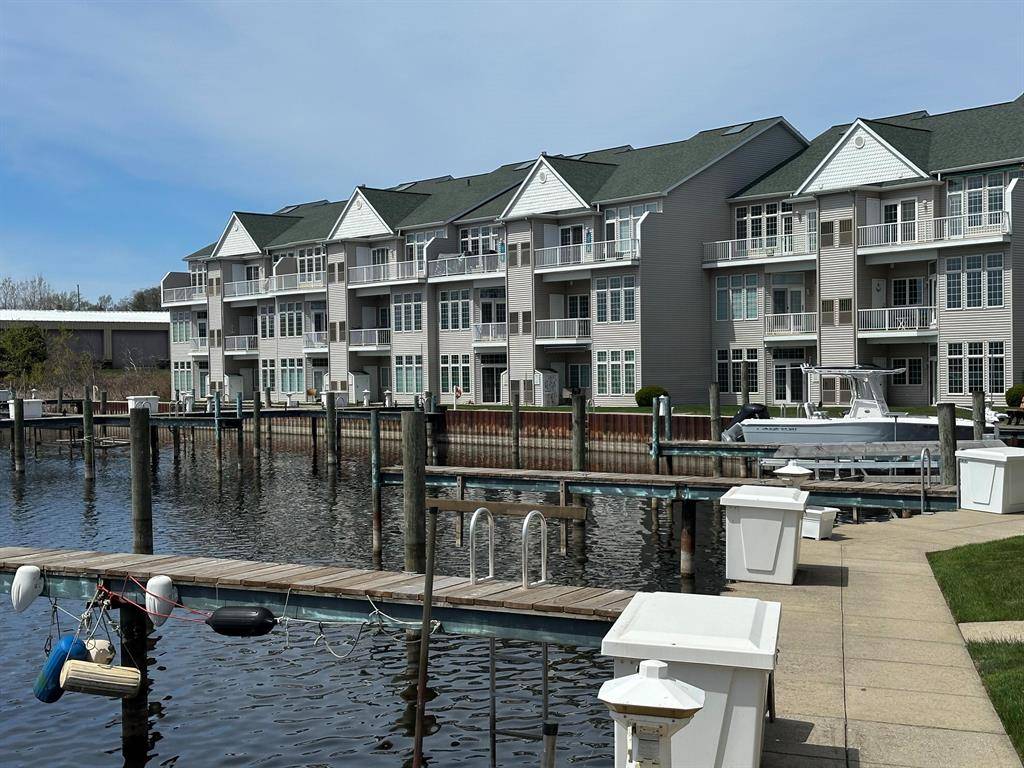 2411 Lake Avenue 36, North Muskegon, MI 49445
