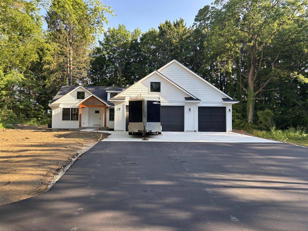 5804 Hunter's Ridge Ridge, Manlius Twp, MI 49408