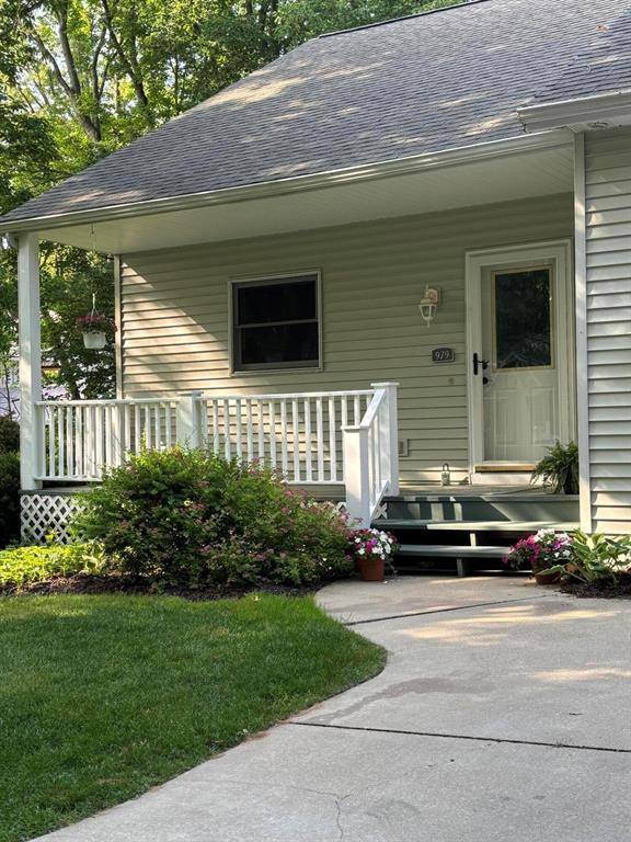 979 Maple Woods Drive, Saugatuck, MI 49453