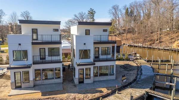 1 N Bailey Avenue #1, South Haven, MI 49090