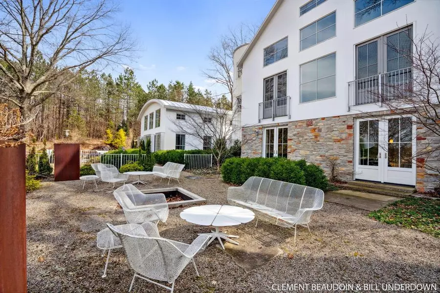 6309 Riverside Road, Saugatuck Twp, MI 49408