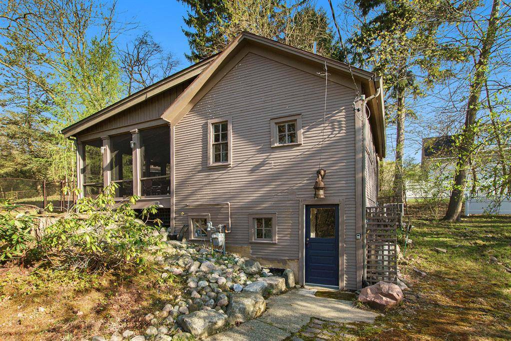 350 Ferry Street, Douglas Vllg, MI 49406