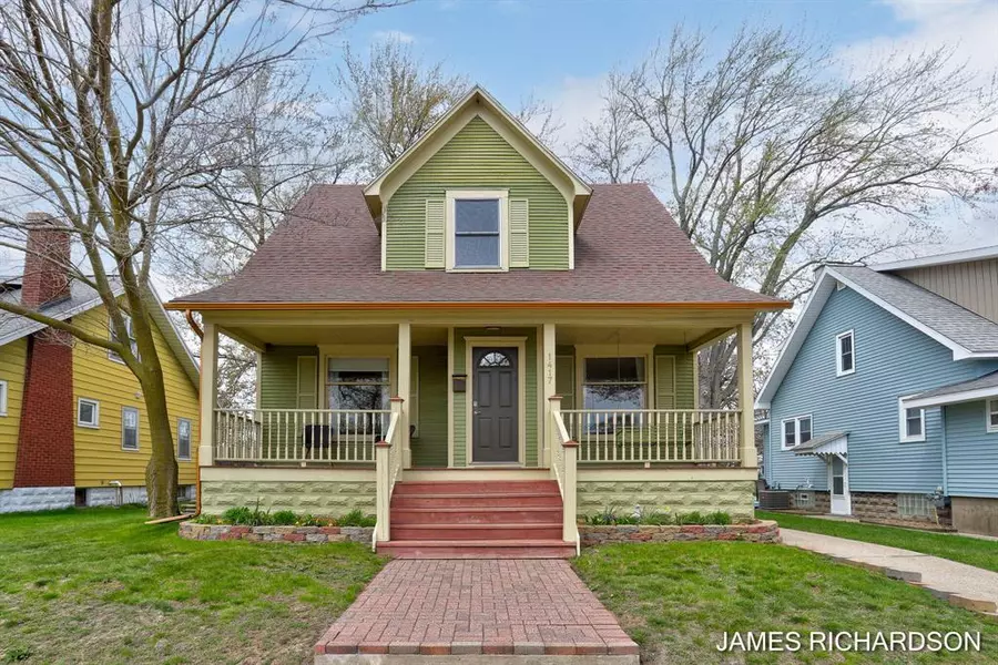 1417 Washington Avenue, Grand Haven, MI 49417