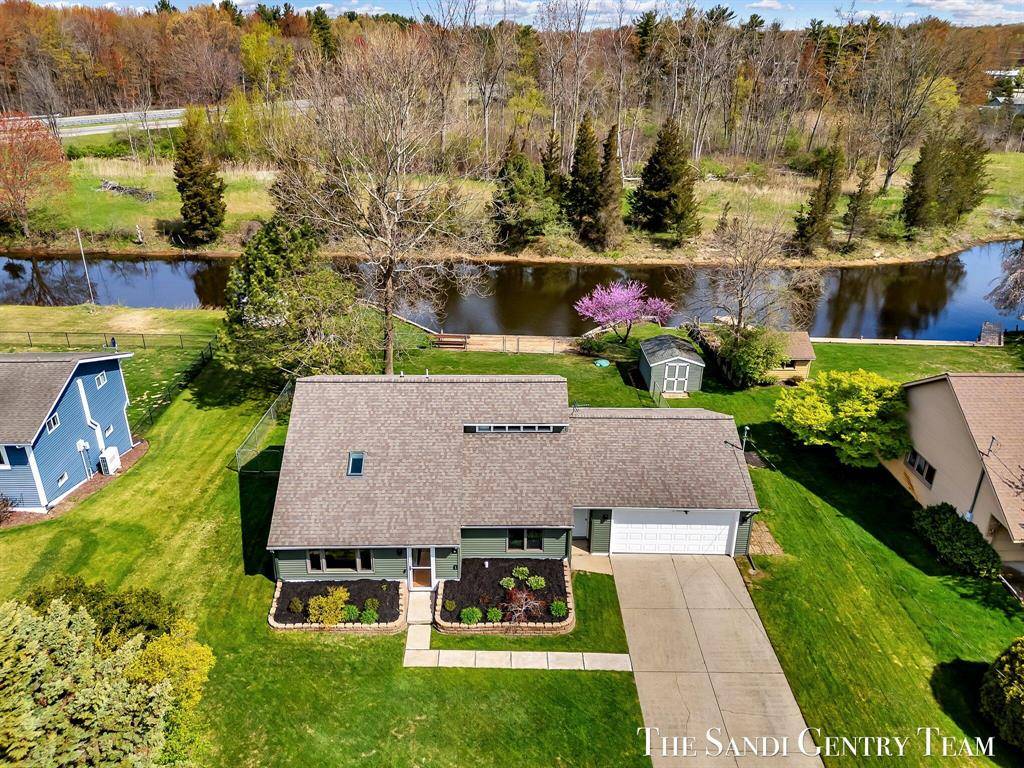 17083 Spahr Street, Ferrysburg, MI 49456