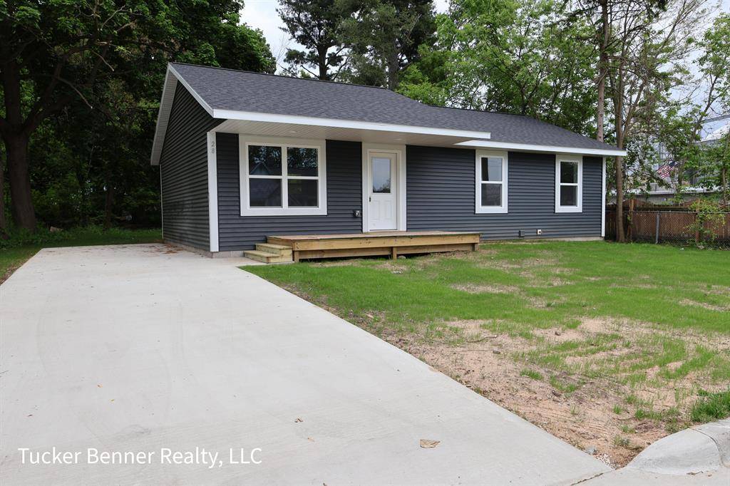 28 Fremont Avenue,  Fremont,  MI 49412