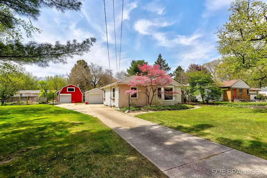 558 Pinecrest Street, Holland Twp, MI 49424