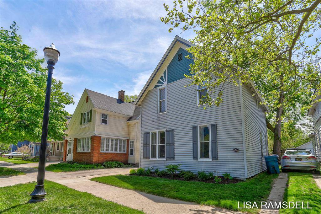 88 W 12th Street, Holland, MI 49423