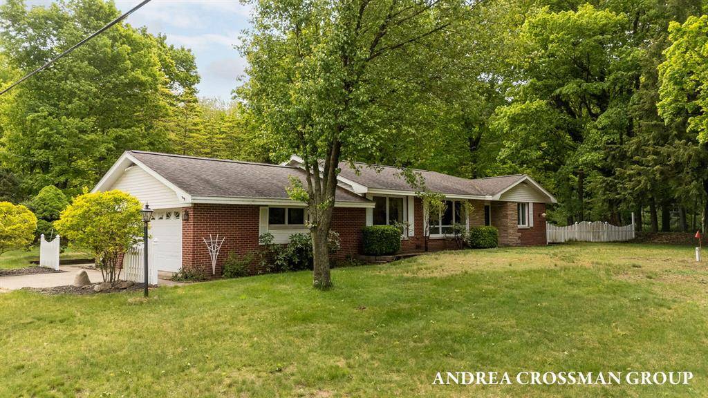 2095 Lakeshore Drive, Ganges Twp, MI 49408