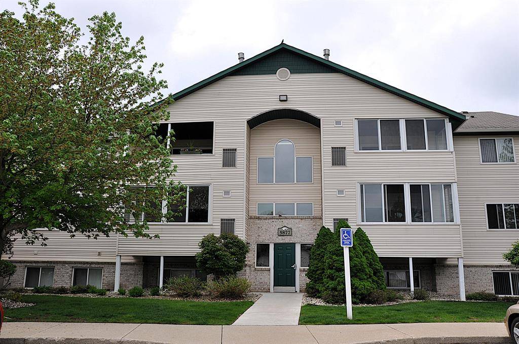 5877 Crosswinds Drive 14, Norton Shores, MI 49444