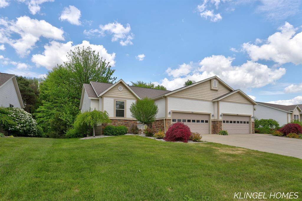 926 N Sandalwood Circle, Norton Shores, MI 49441