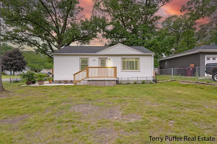 1287 Quarterline Road, Muskegon Twp, MI 49442