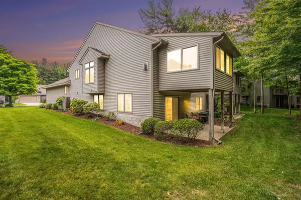 541 Tournament Circle 14, Norton Shores, MI 49444