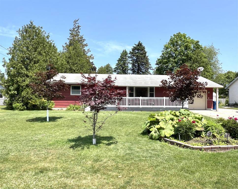 1540 Hendrick Road, Norton Shores, MI 49441
