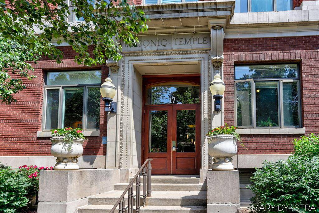 17 W 10th Street 410, Holland, MI 49423