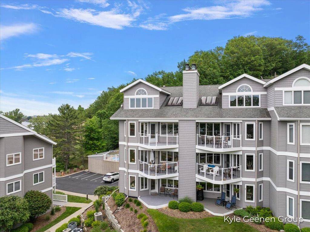 Grand Haven, MI 49417,810 S Harbor Drive 20
