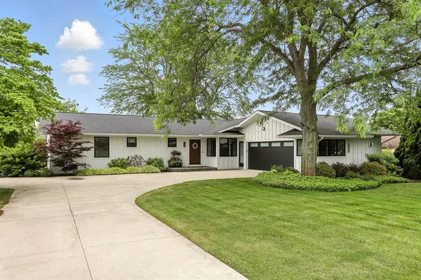 3013 Newport Drive, Saugatuck Twp, MI 49408