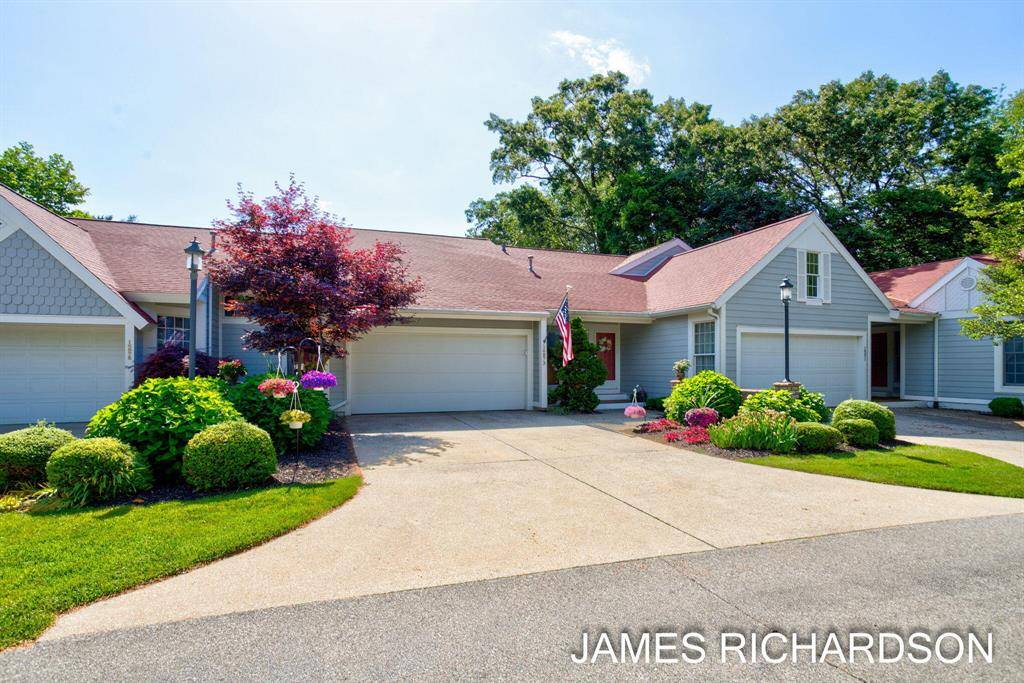 16873 Landing Lane Building: xxx 33, Ferrysburg, MI 49456
