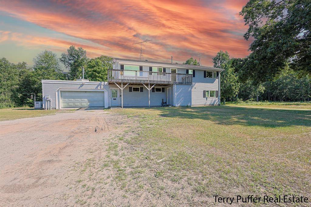 2860 Fenner Road, Laketon Twp, MI 49445