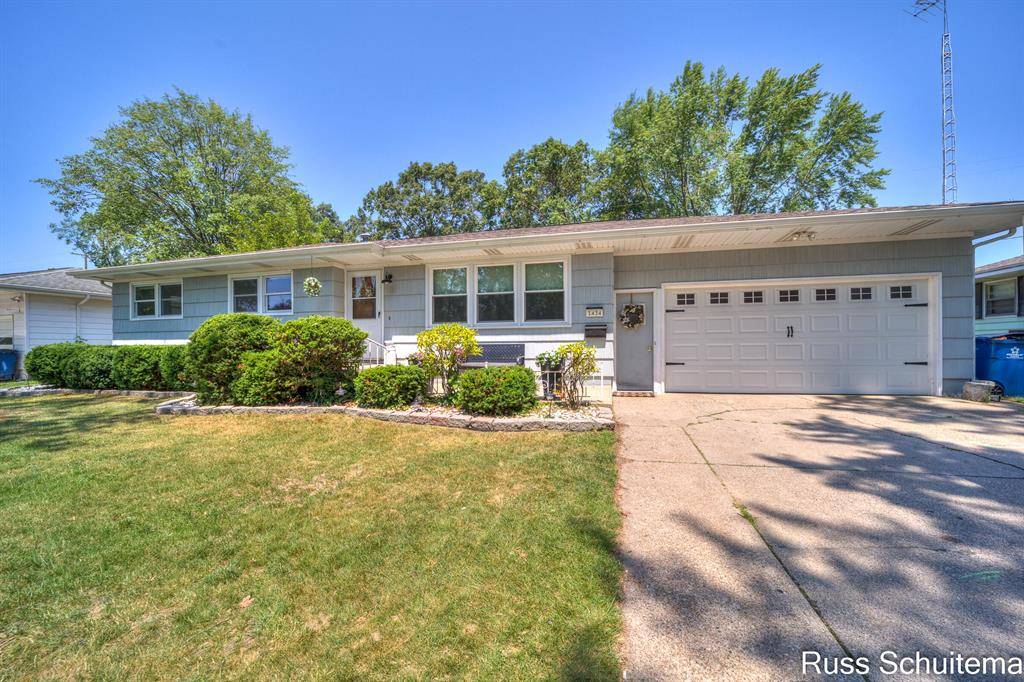 1434 Cornell Road, Roosevelt Park, MI 49441
