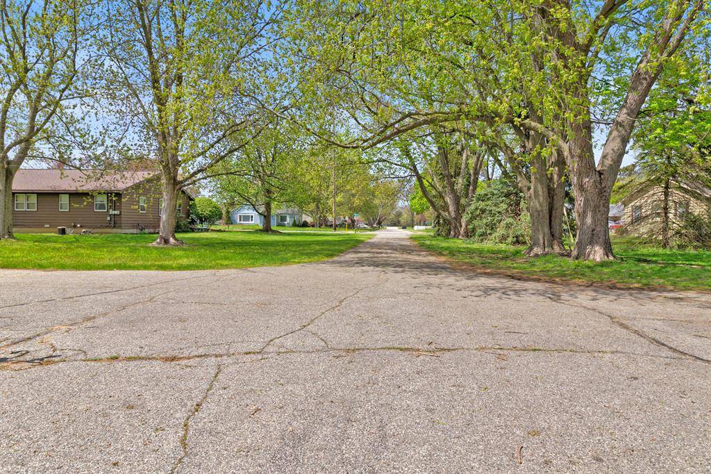 Holland, MI 49423,287-289 S Waverly Road