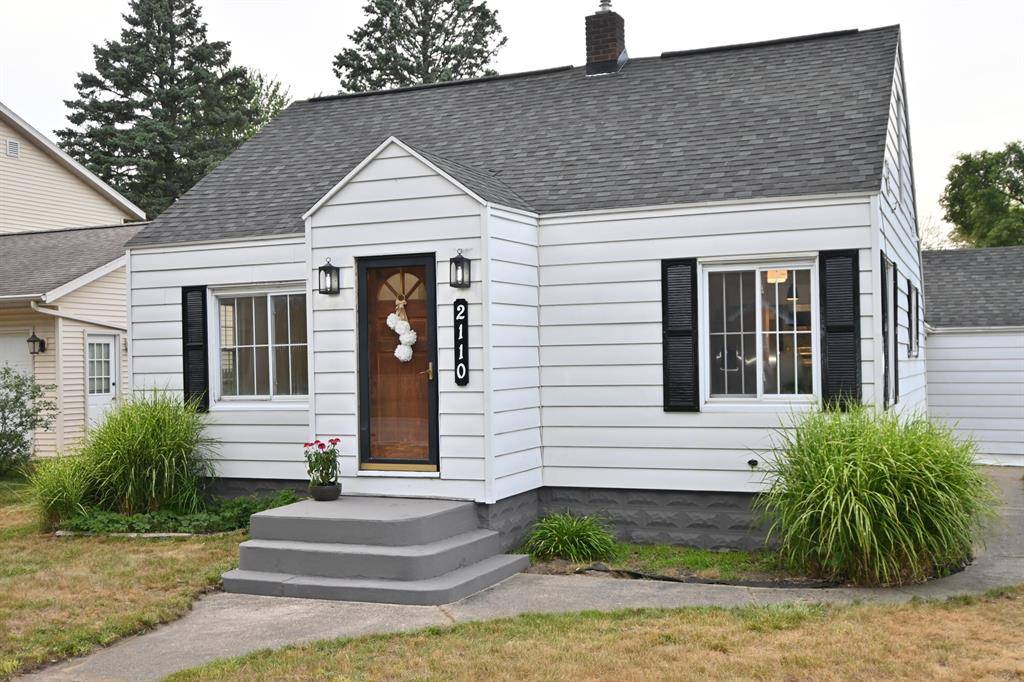 2110 W Norton Avenue, Norton Shores, MI 49441