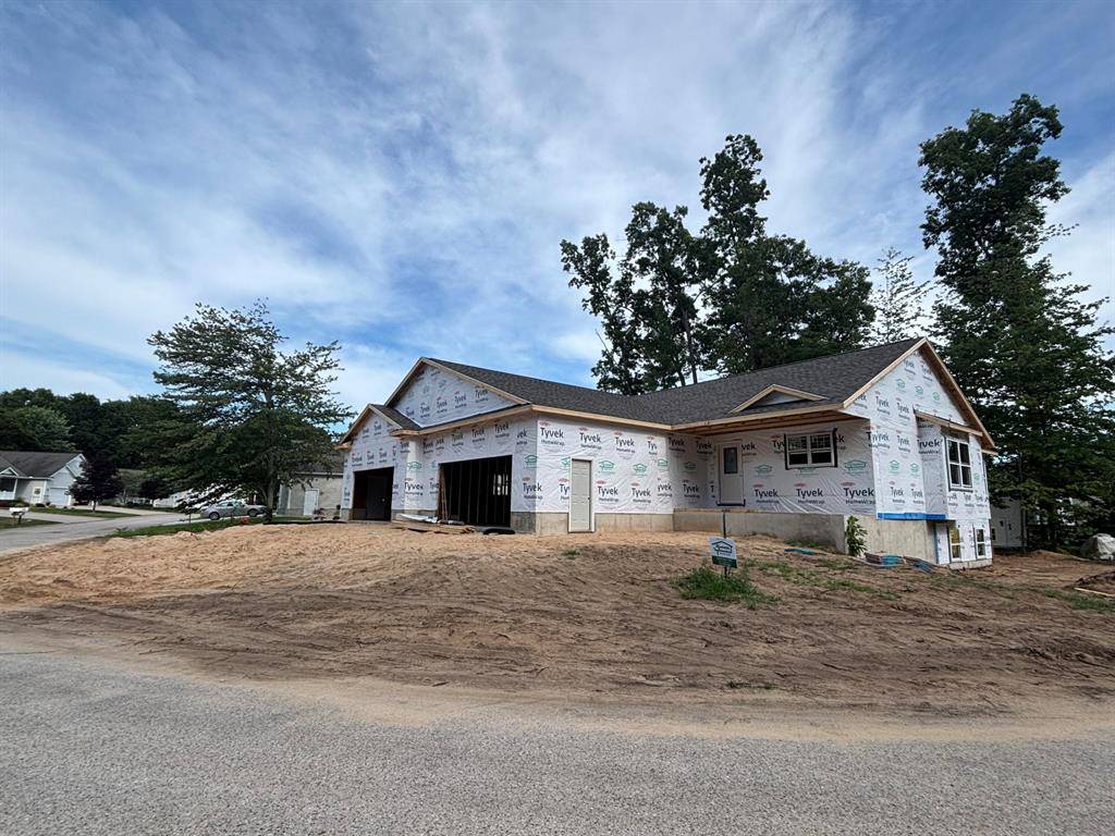 1516 W Addison Way, Laketon Twp, MI 49445