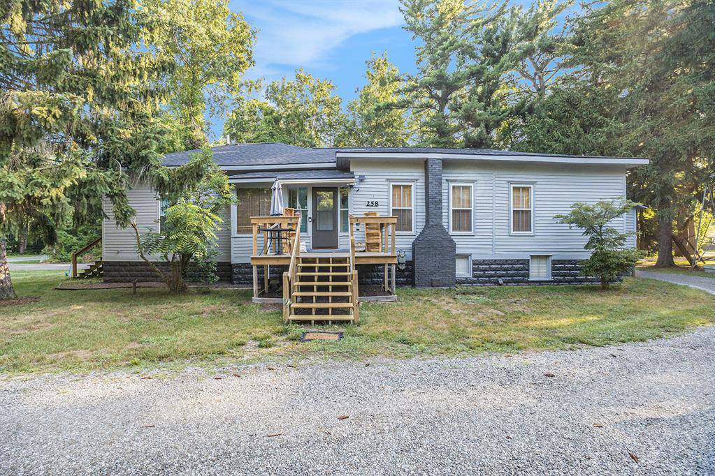 258 N Buys Road, Laketon Twp, MI 49445