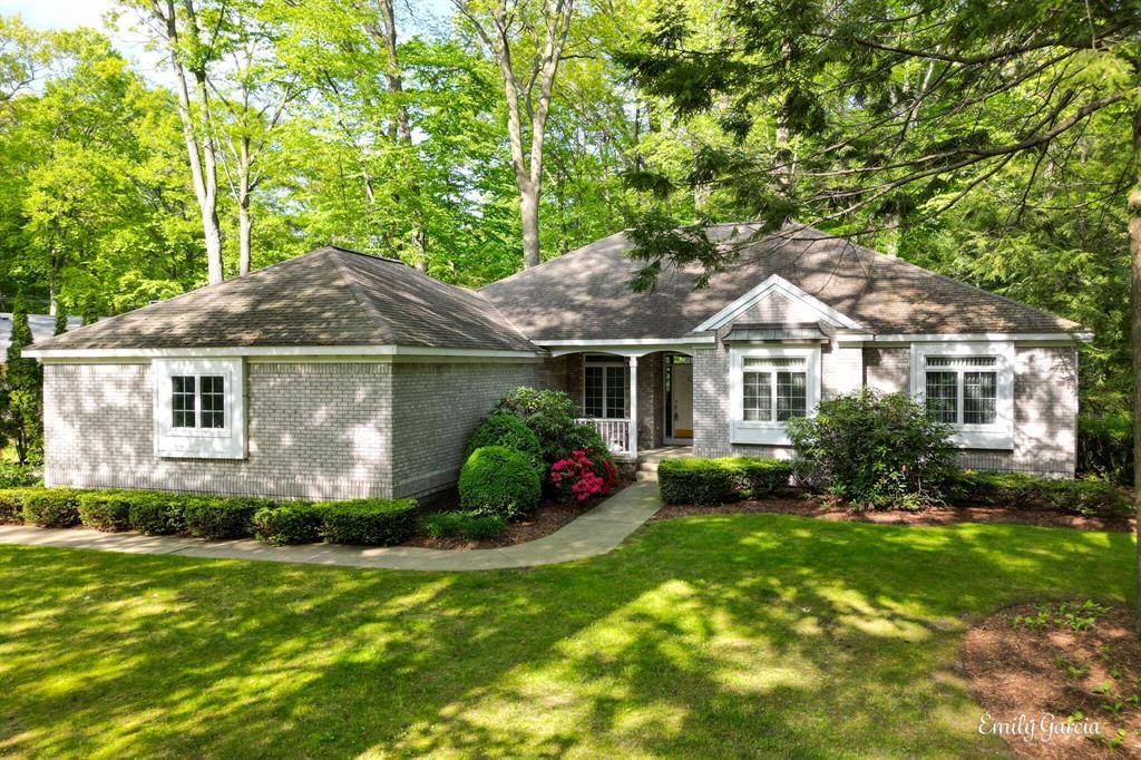 209 Foxdown Road, Park Twp, MI 49424
