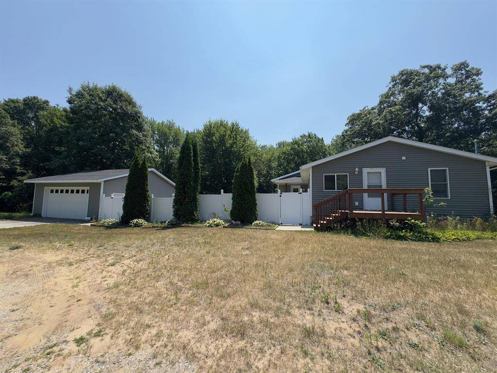 3855 E Sternberg Road, Fruitport Twp, MI 49415