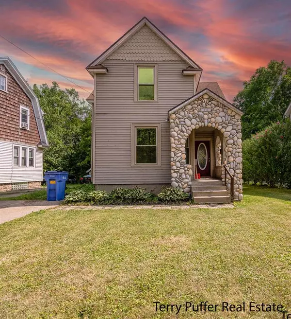 914 Leonard Street NE, Grand Rapids, MI 49503