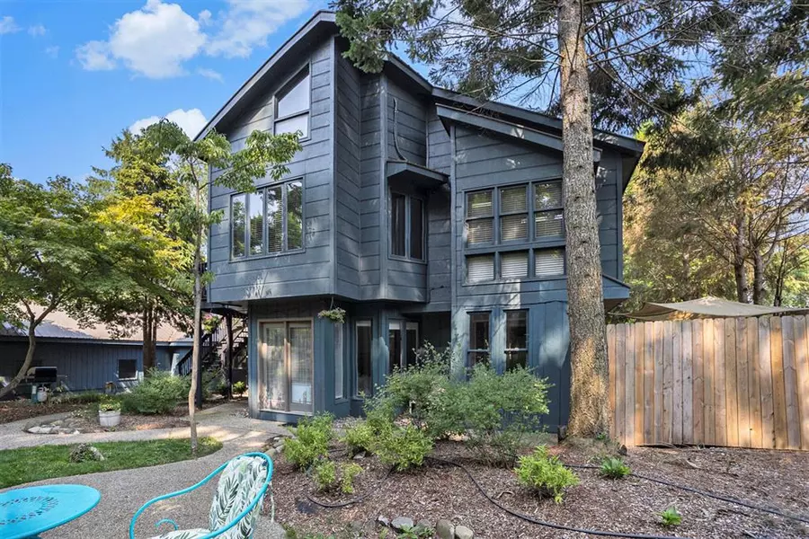 36 N Union Street, Douglas Vllg, MI 49406