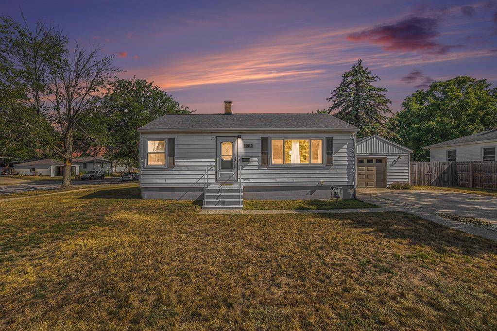 1203 Waverly Avenue, Grand Haven, MI 49417