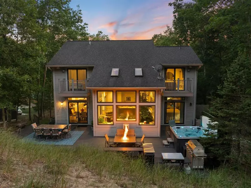 18860 Piney Point Drive, Ferrysburg, MI 49456