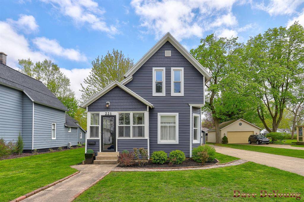 221 S Maple Street, Zeeland, MI 49464