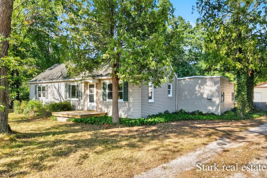 301 S Maple Island Road, Egelston Twp, MI 49442