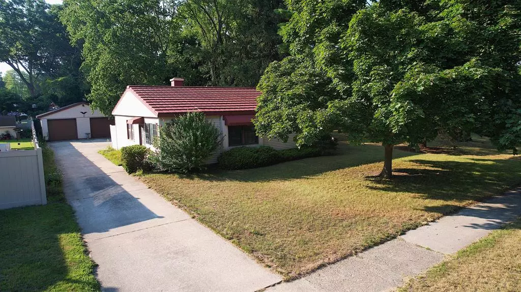 906 Mills Avenue, North Muskegon, MI 49445