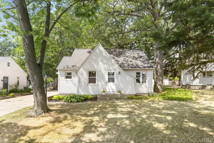 97 W Lakewood Boulevard, Holland Twp, MI 49424