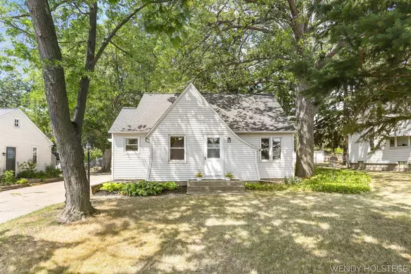 97 W Lakewood Boulevard, Holland Twp, MI 49424
