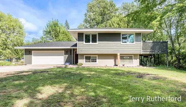 17802 170th Avenue, Ferrysburg, MI 49456