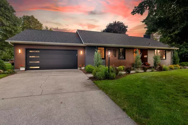 400 Barber Street, Spring Lake Vlg, MI 49456