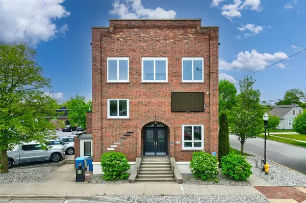 116 S Jackson Street, Spring Lake Vlg, MI 49456