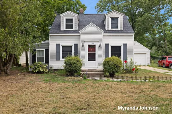 1068 Englewood Avenue, Norton Shores, MI 49441