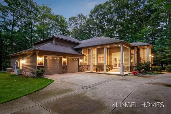 6240 Scenic Woods Circle N,  Fruitland Twp,  MI 49445