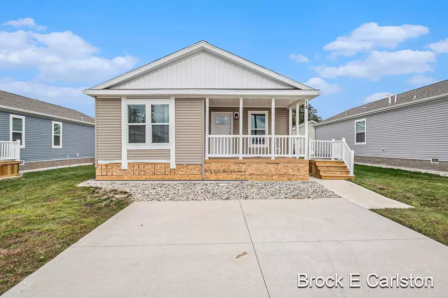 1283 E Ellis Road 18, Norton Shores, MI 49441