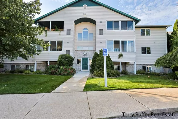 5877 Crosswinds Drive 14, Muskegon, MI 49444