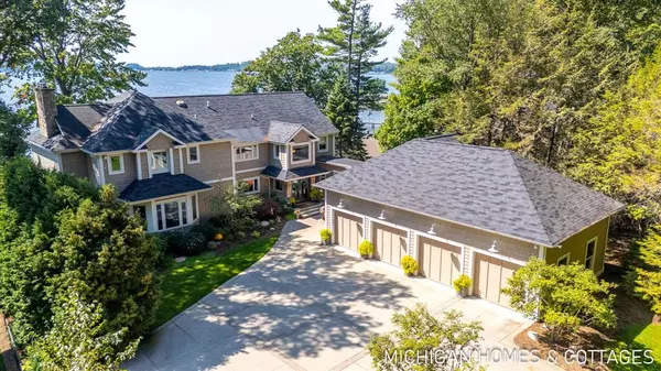1414 Waukazoo Drive, Park Twp, MI 49424