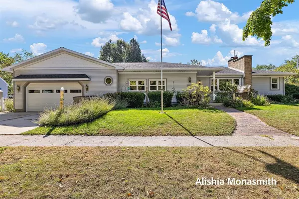 1104 Woodlawn Avenue, Grand Haven, MI 49417