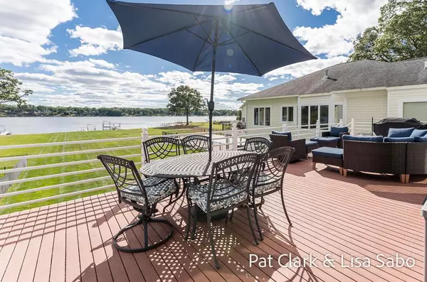 1463 Glenwood Avenue, Laketown Twp, MI 49445