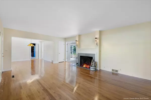 Grand Haven, MI 49417,244 Grand Avenue